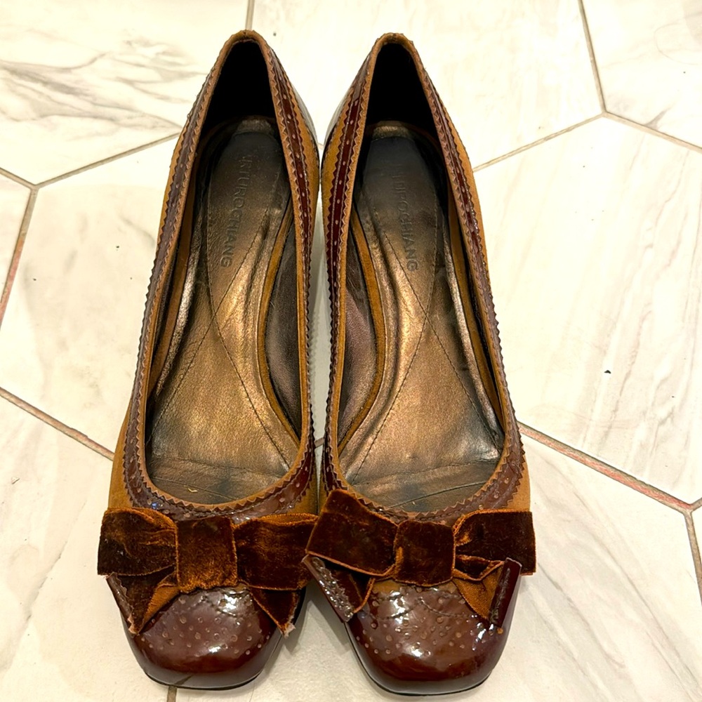 Arturo Chiang Leather and Velvet Bow Kitten Heels